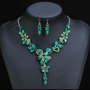 Elegant Green Floral Necklace and Earring Set